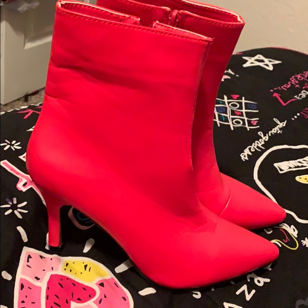 Vibrant Red Short Heel Boots - Picture 2 of 3